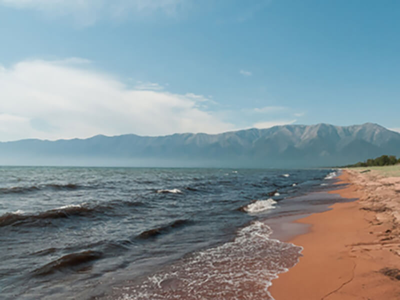 Песочный берег Байкала